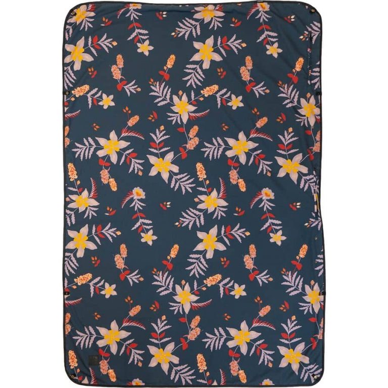 Sustainable Blankets: The Best Blankets Made From Recycled Materials 7 Coalatree Sustainable Blankets